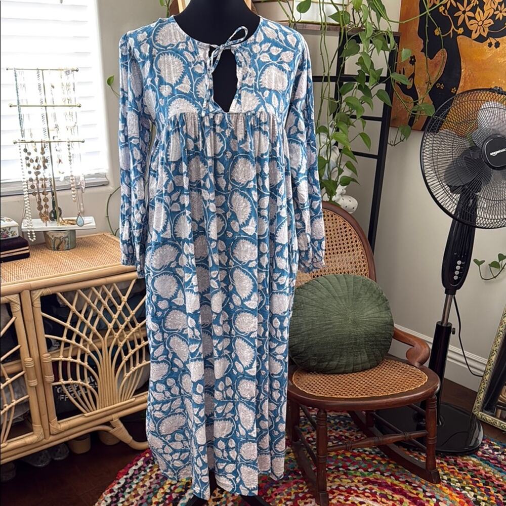 The Canyon LA Blue & White Batik Floral Babydoll Empire Kaftan Midi Maxi Dress
